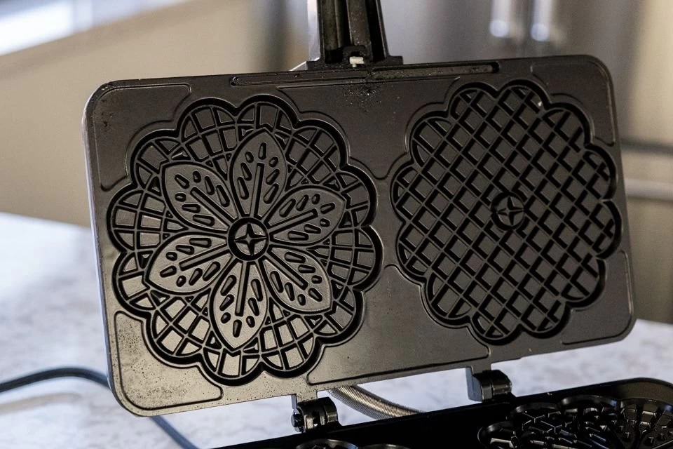 CucinaPro Pizzelle Baker 5" Diameter Pizzelle Nonstick - Image 2