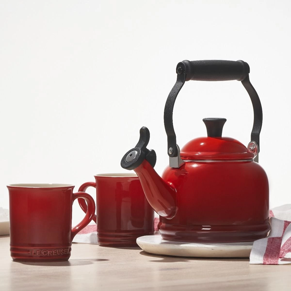 Le Creuset 1.25 Qt. Demi Kettle Tea Pot + 2 - 14oz Mugs Set | Cerise/Cherry Red - Image 6